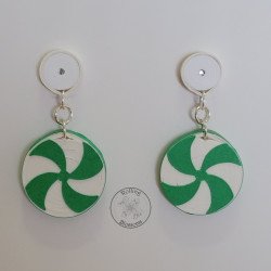 Quilled green peppermint stud earrings with white post by rolling blossoms.