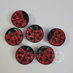 Quilled ladybug magnets by Rolling Blossoms
