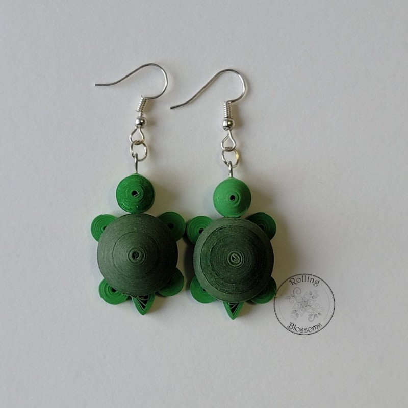 Quilled turtle earrings by rolling blossoms