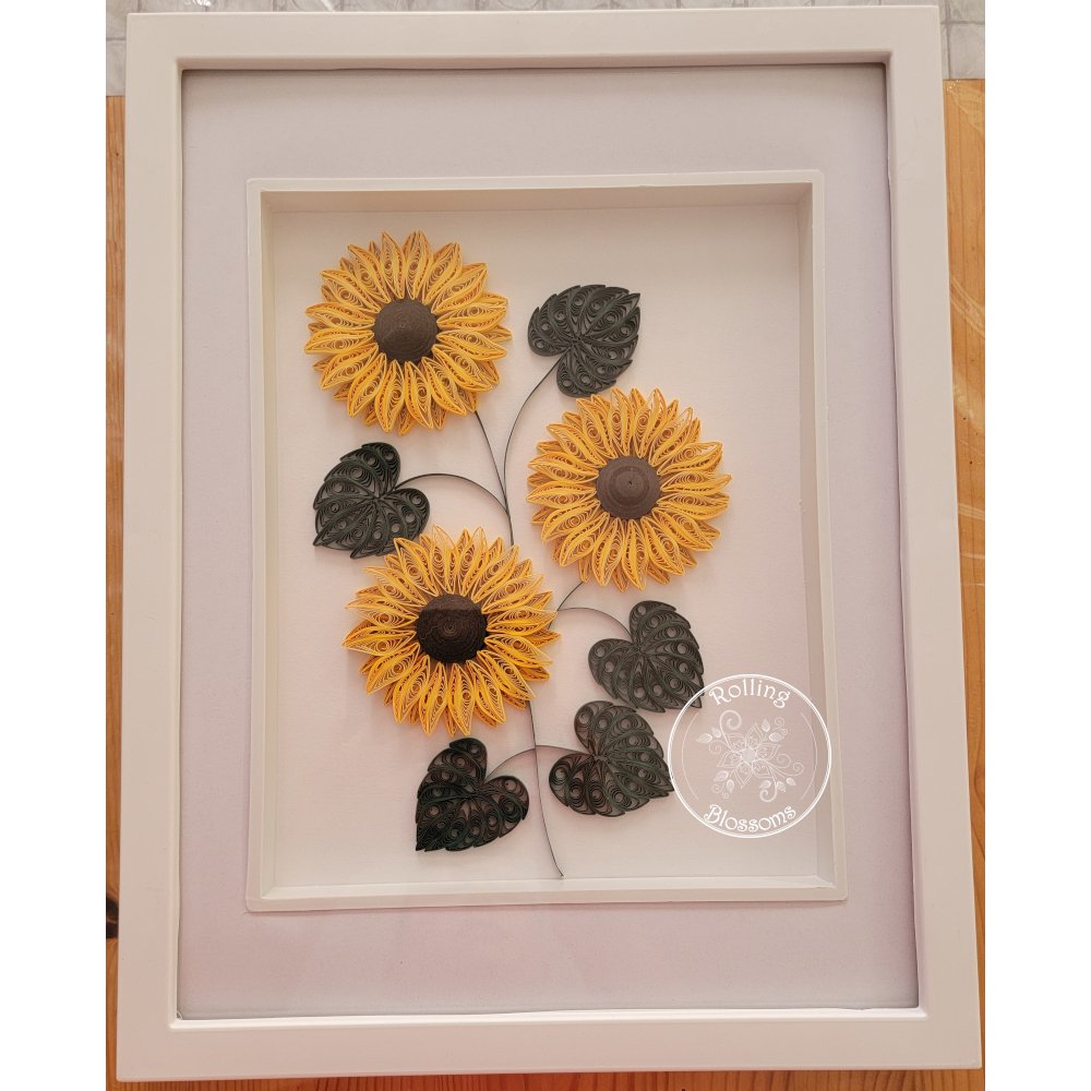 Quilled Sunflower design by rolling blossoms
